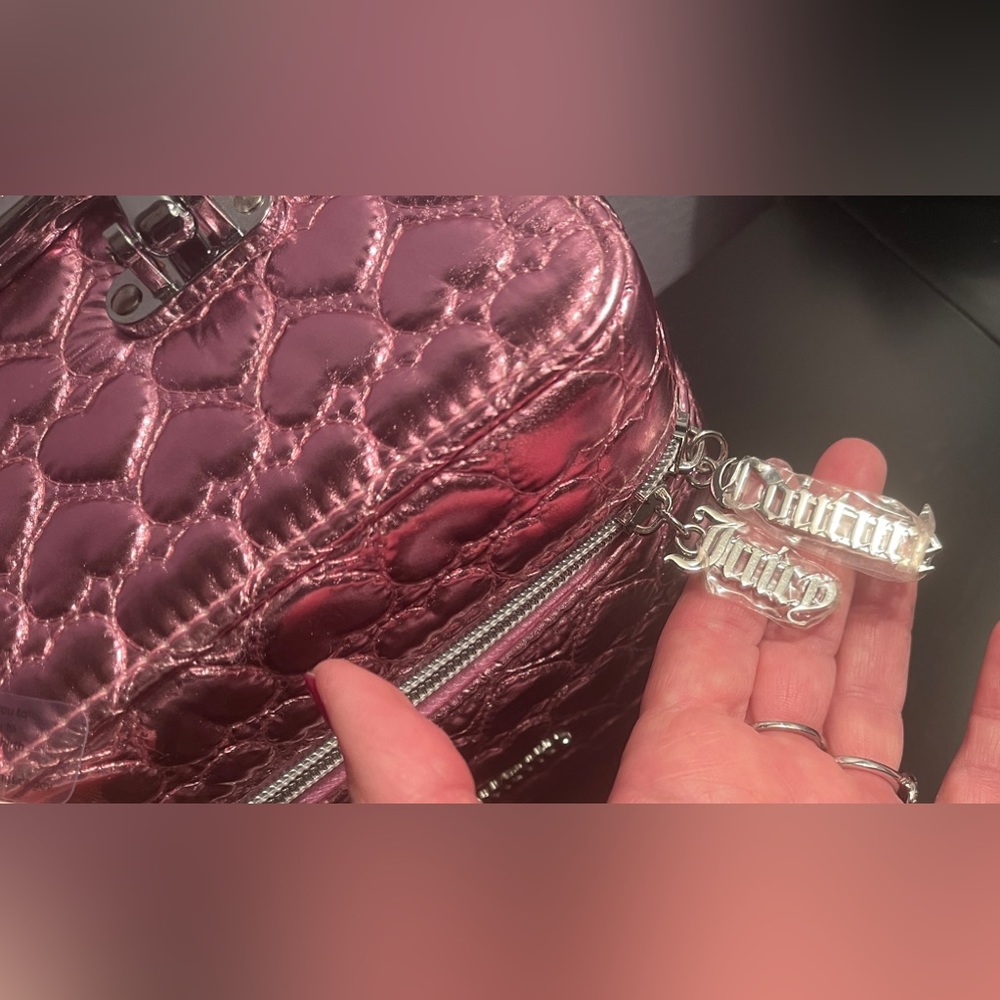 Juicy Couture Cosmetic Case filled with goodies NWT Metallic Quilted Pink - Picture 10 of 10